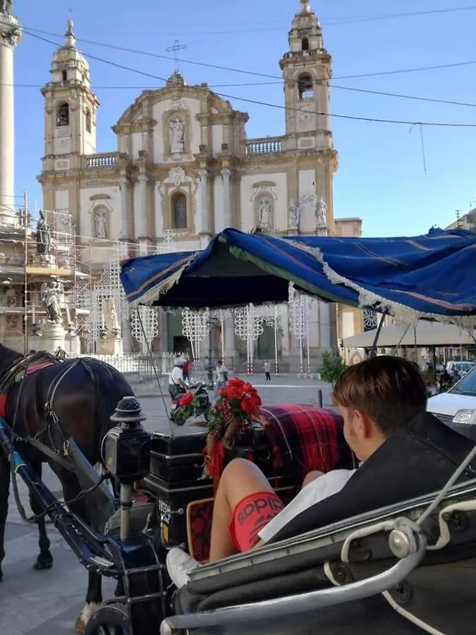 La Casetta Di Marta Ai Quattro Canti Palermo Italy