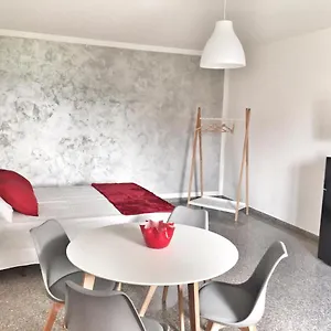 https://red-tower-venice-2-mins-from-vce-airport-free-wifi.hotelslidodijesolo.com